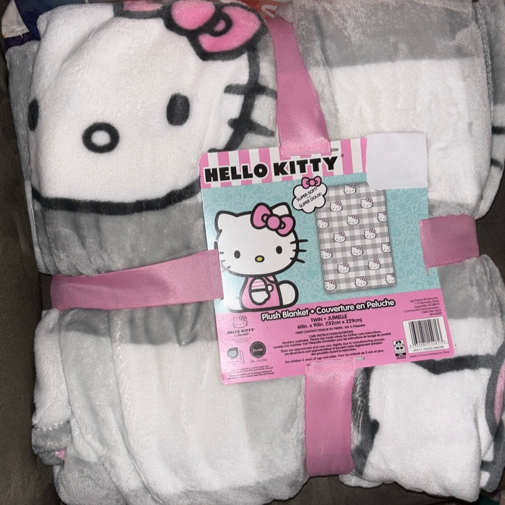 NEW Hello Kitty Plush Throw Blanket Grey With Pink Bow TWIN 60 in by 90in